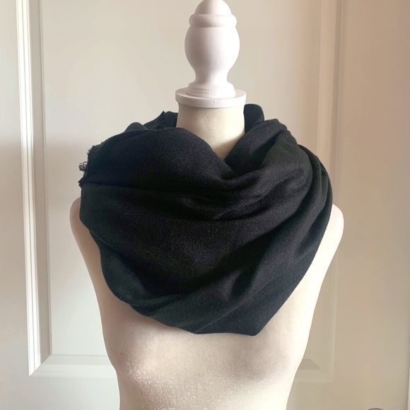 H&M Accessories - H&M 100% Polyester Oversized Wrap/Scarf Black 75 x 39